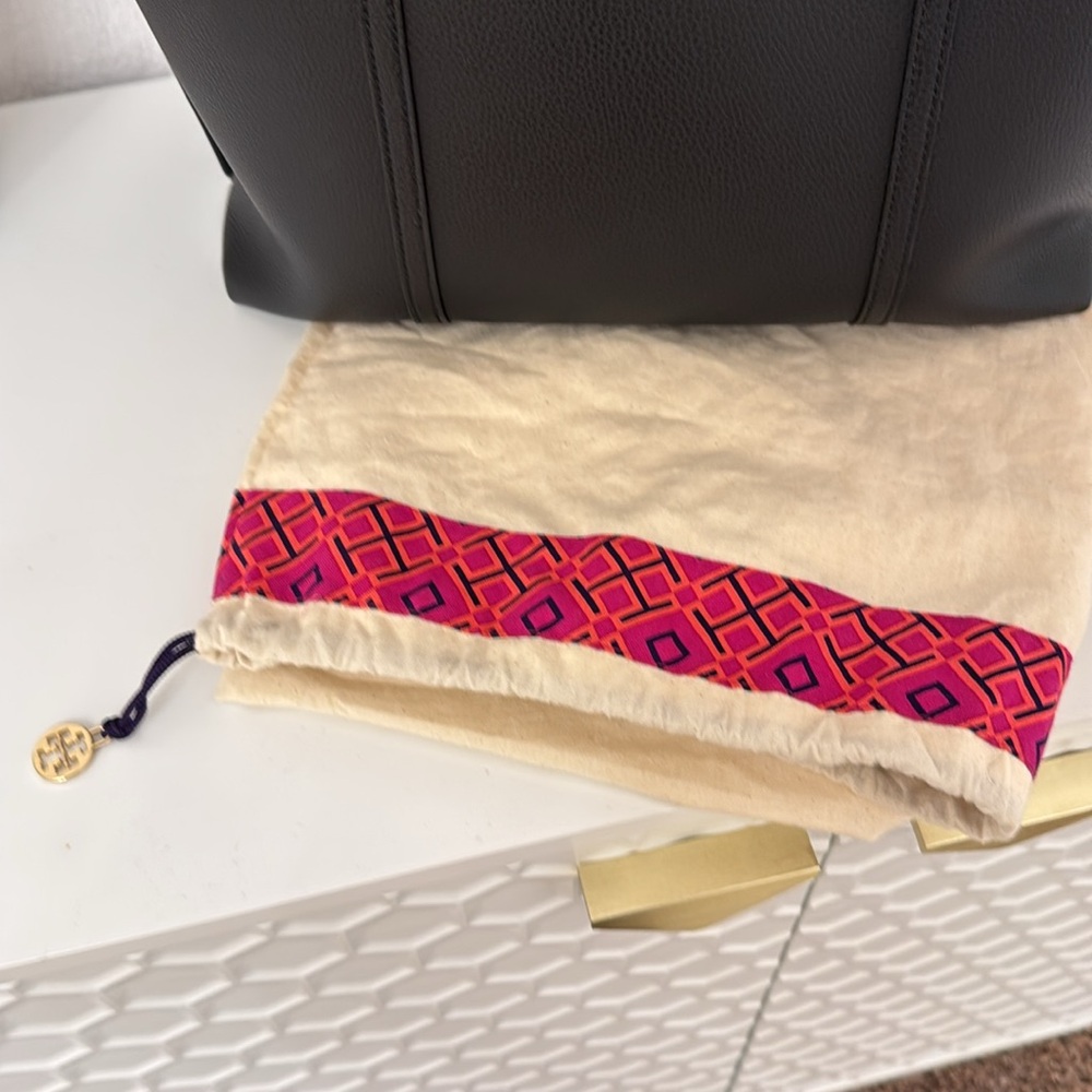 Tory Burch Black Perry Tote Bag - Picture 11 of 11